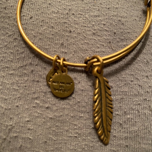 Alex and Annie feather bracelet - Picture 2 of 3
